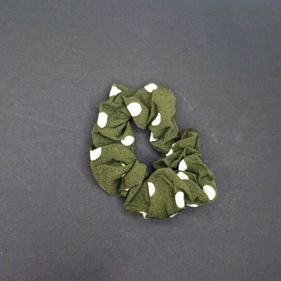 Green chiffon scrunchie with polka-dot - Picture 1 of 1